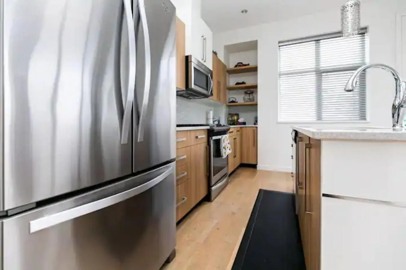 Incredible Views Beautiful 2-Bedroom Suite Victoria