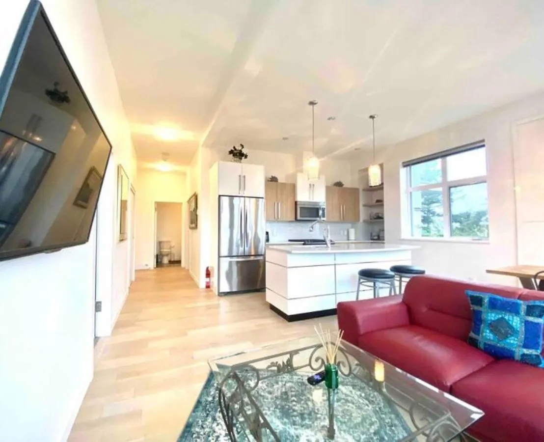Incredible Views Beautiful 2-Bedroom Suite Victoria
